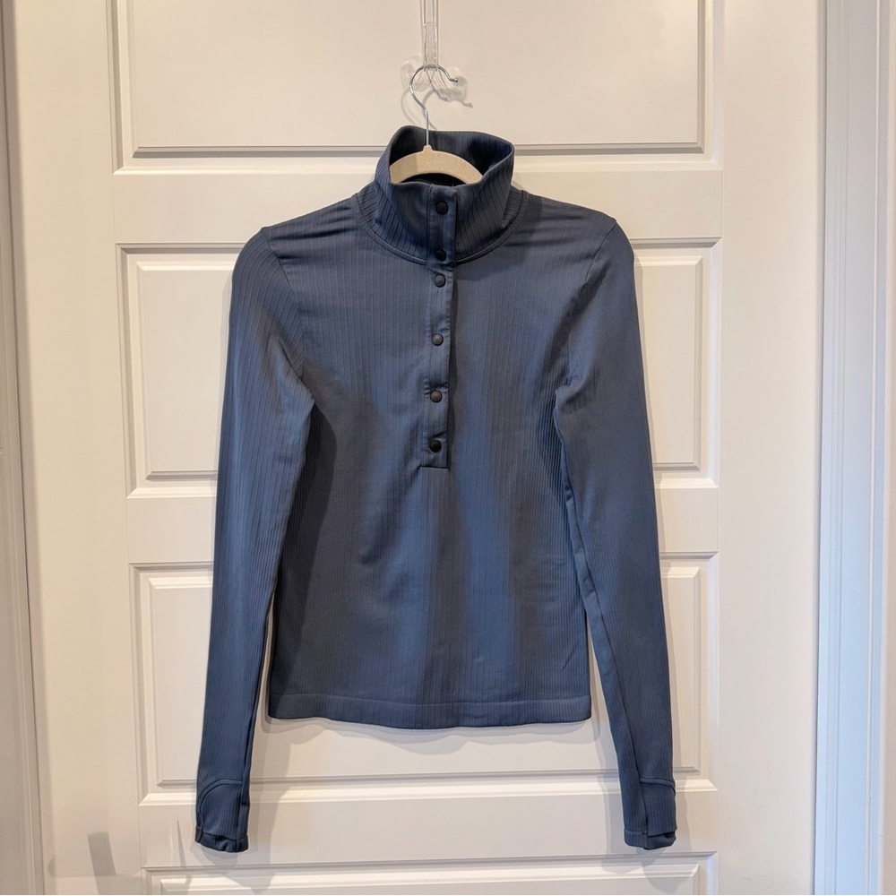 Athleta Flurry Seamless Henley Long Sleeve Granite Blue XS Fitted Top - Picture 3 of 8